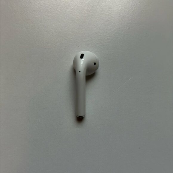 Genuine Apple AirPods 2nd Gen Replacement Earbud (Right Only) A2032 'A Grade' - Picture 2 of 3